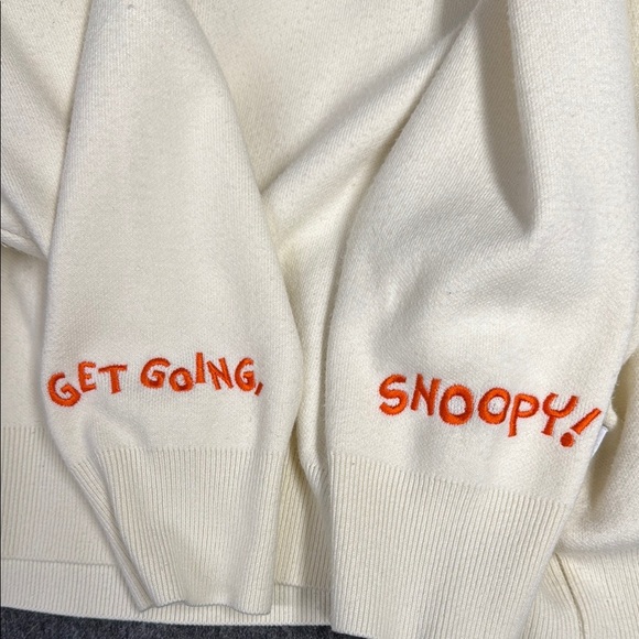 Peanuts Cream Crew Neck Sweater with Ribbed Cuffs - Picture 6 of 6